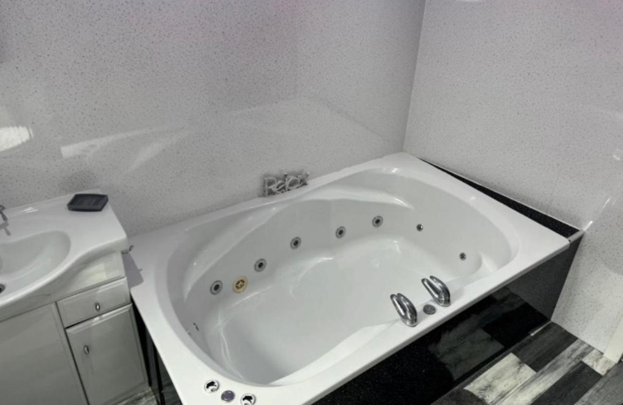 Sea View Apartment Large Balcony Whirlpool Bath 2 Bedrooms Sky Glass Tv Bridlington Eksteriør bilde